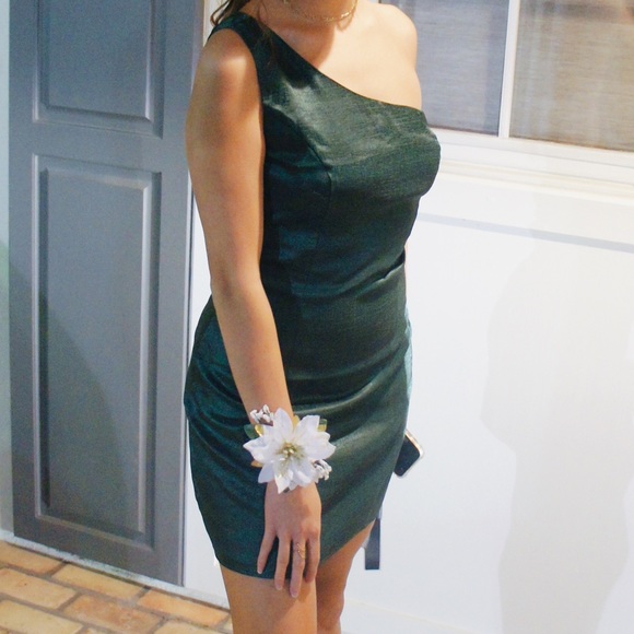 Lulus Dresses & Skirts - Emerald Green Silk One Shoulder Dress